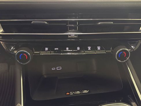 Used 2026 Chevrolet Traverse LT w/ Driver Confidence Package FWD image 22