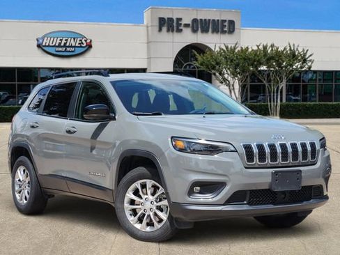 Certified 2022 Jeep Cherokee Latitude Lux AWD/4WD image 1