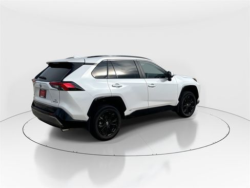 Used 2023 Toyota RAV4 SE image 8