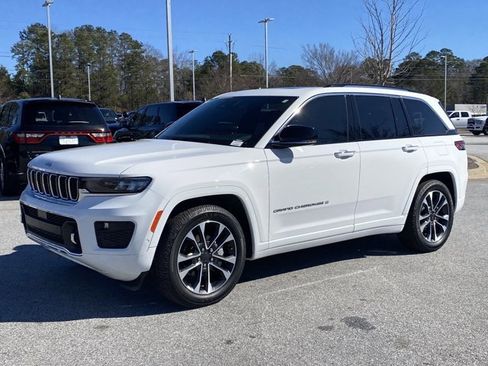 Used 2023 Jeep Grand Cherokee Overland w/ Luxury Tech Group IV image 8