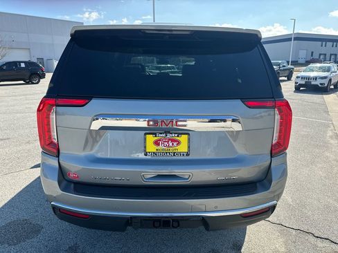 Used 2023 GMC Yukon XL SLT image 4