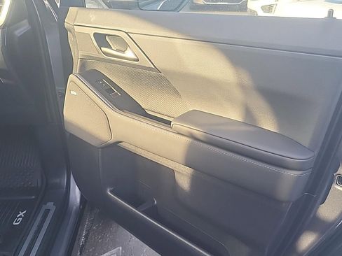 Used 2025 Lexus GX 550 w/ Accessory Package (2T) image 24