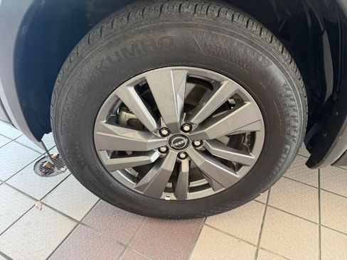 Used 2025 Nissan Pathfinder SV AWD/4WD image 27