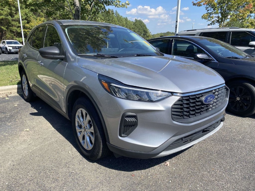 Used 2023 Ford Escape Active w/ Tech Pack #1 AWD/4WD image 3
