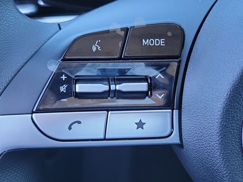 New 2025 Hyundai Elantra SE image 8