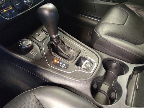 Used 2020 Jeep Cherokee High Altitude AWD/4WD image 26