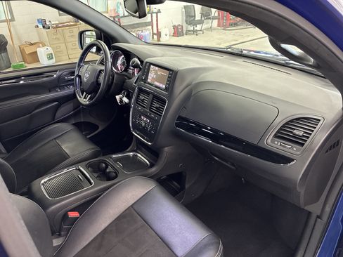 Used 2020 Dodge Grand Caravan SXT w/ Driver Convenience Group FWD image 20