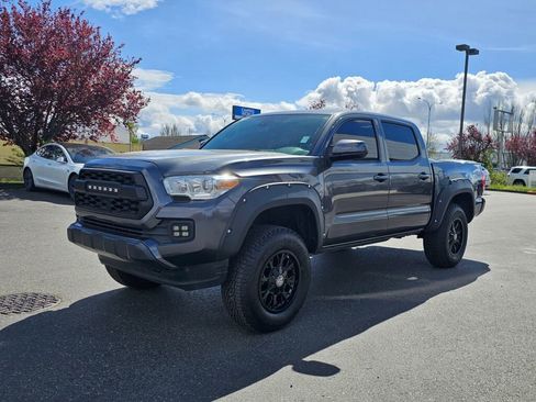 Used 2021 Toyota Tacoma SR AWD/4WD image 3