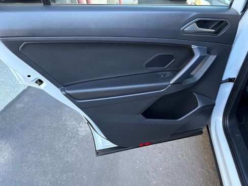 Used 2019 Volkswagen Tiguan SE image 25