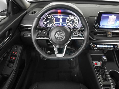 Used 2019 Nissan Altima 2.5 SV image 14