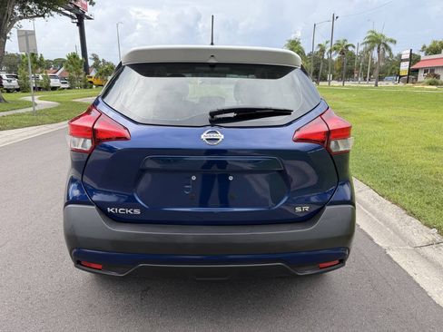 Used 2019 Nissan Kicks SR w/ SR Premium Package FWD image 4