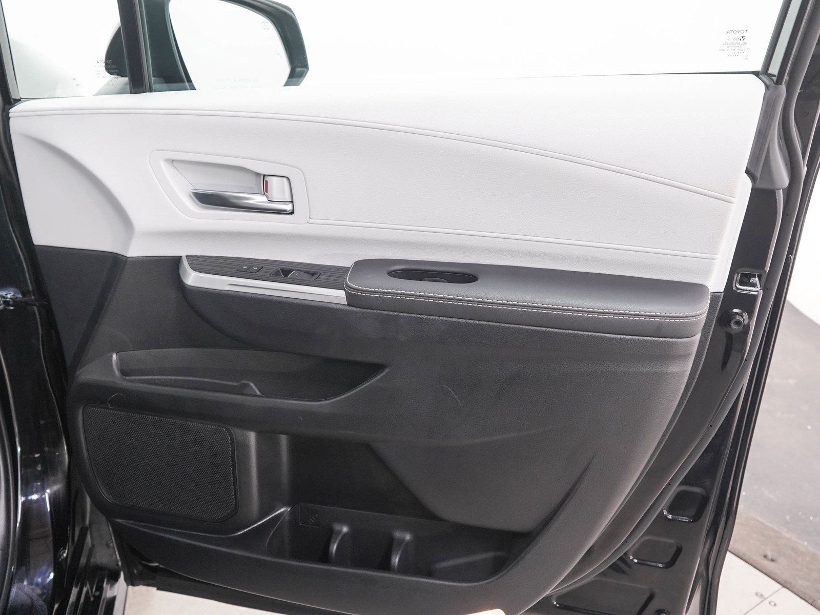 Used 2025 Toyota Sienna XSE AWD/4WD image 12