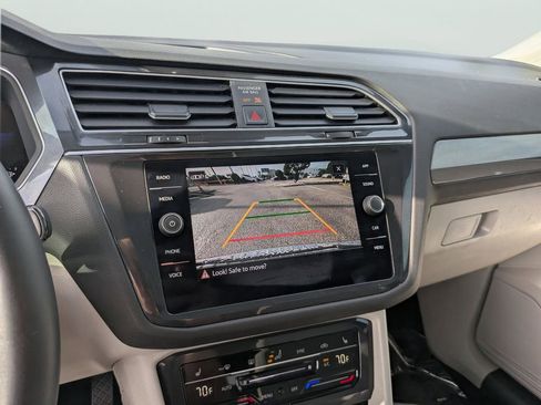 Used 2023 Volkswagen Tiguan SE w/ Panoramic Sunroof Package FWD image 21