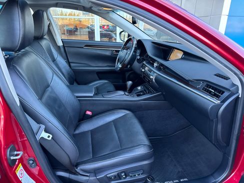 Used 2014 Lexus ES 350 w/ Luxury Package image 4