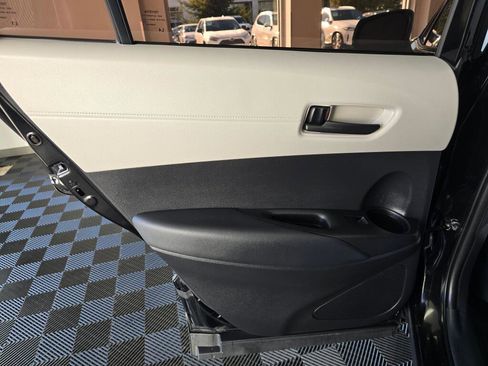 Used 2022 Toyota Corolla Cross L image 35