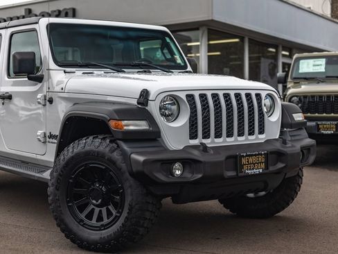 Used 2020 Jeep Gladiator Sport w/ Quick Order Package 24S AWD/4WD image 3