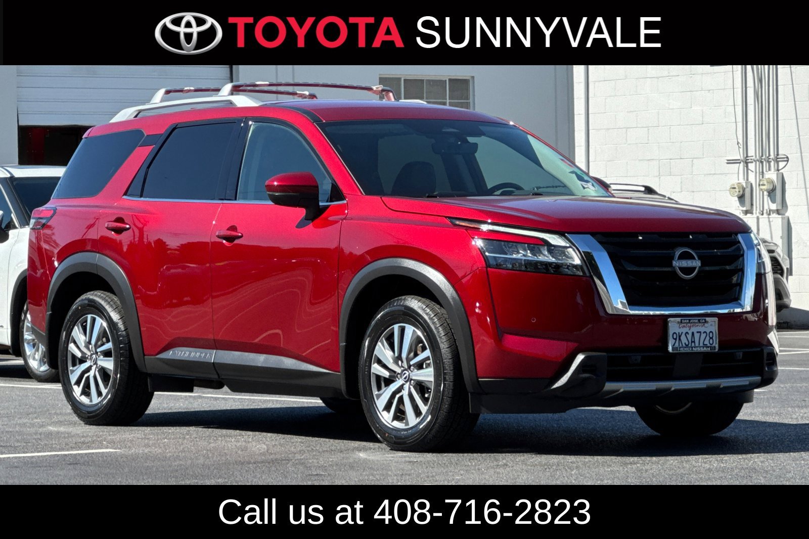 Used 2024 Nissan Pathfinder SL FWD image 8