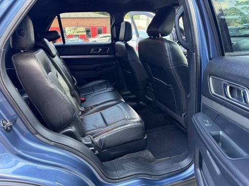 Used 2018 Ford Explorer XLT w/ Equipment Group 202A AWD/4WD image 16