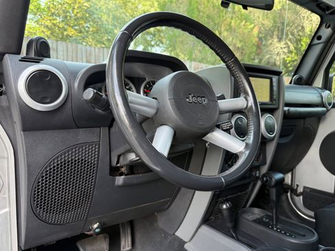 Used 2009 Jeep Wrangler Sahara w/ Dual Top Group AWD/4WD image 20