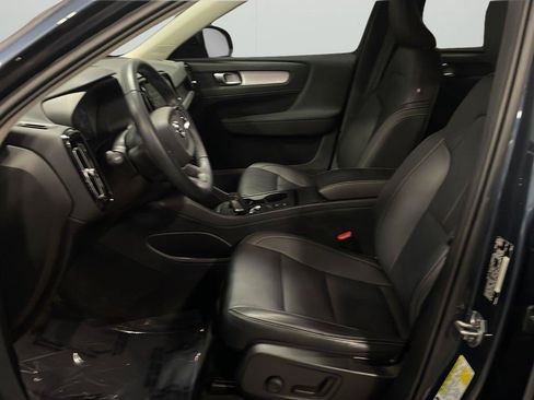 Used 2021 Volvo XC40 T5 Momentum w/ Premium Package AWD/4WD image 10