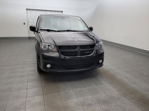 Used 2020 Dodge Grand Caravan SXT w/ Driver Convenience Group FWD image 14