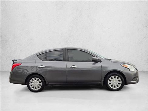 Used 2017 Nissan Versa SV image 4