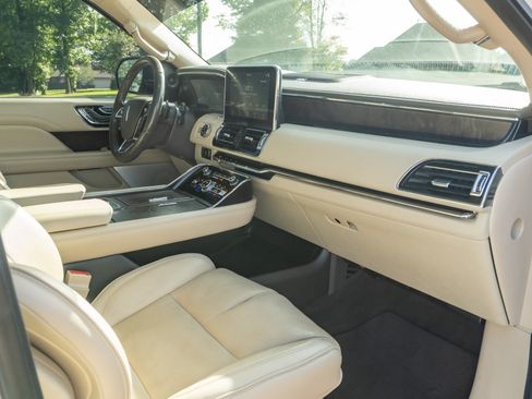 Used 2018 Lincoln Navigator Reserve AWD/4WD image 21