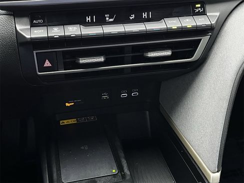 Used 2025 Toyota Camry LE image 18