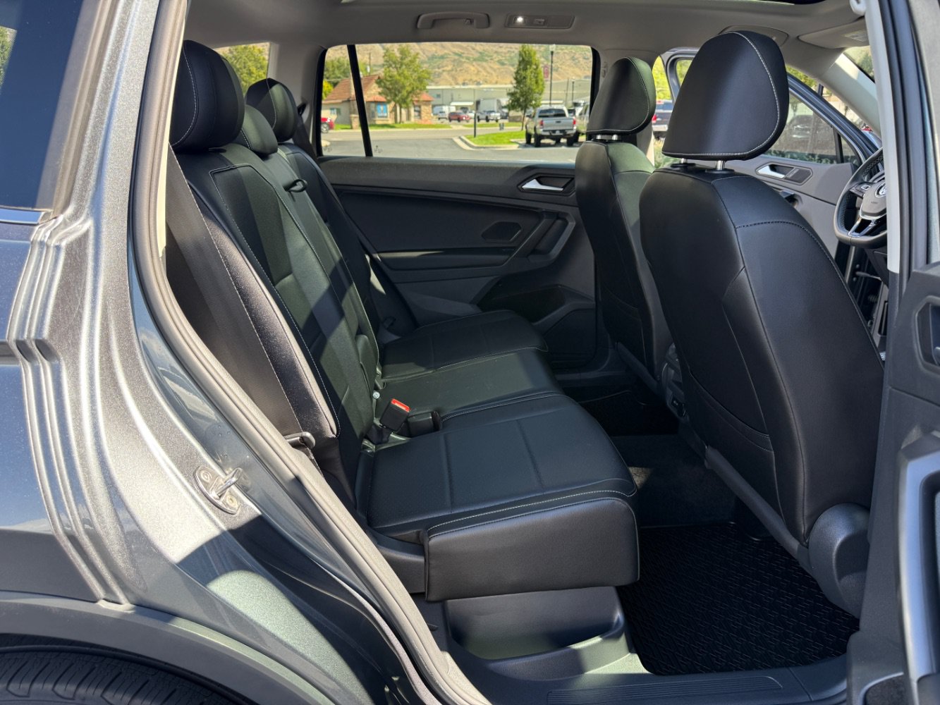 Used 2021 Volkswagen Tiguan SE w/ Panoramic Sunroof Package AWD/4WD image 12