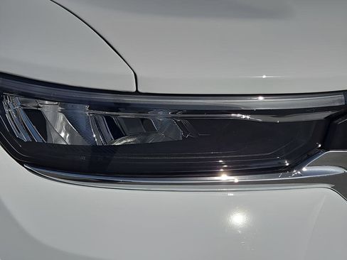 Used 2024 Jeep Grand Cherokee Laredo X image 8