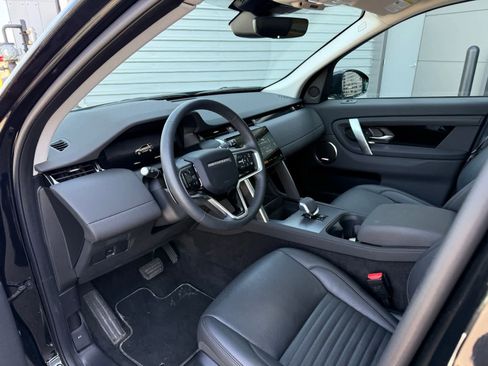 Used 2025 Land Rover Discovery Sport S image 4