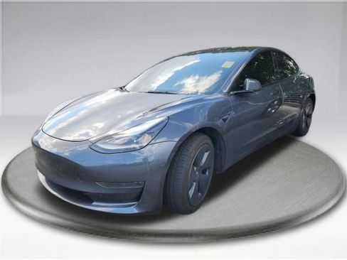 Used 2023 Tesla Model 3 Standard Range image 11
