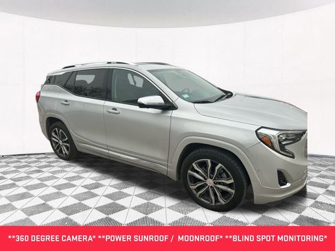 Used 2019 GMC Terrain Denali w/ Advanced Safety Package image 8
