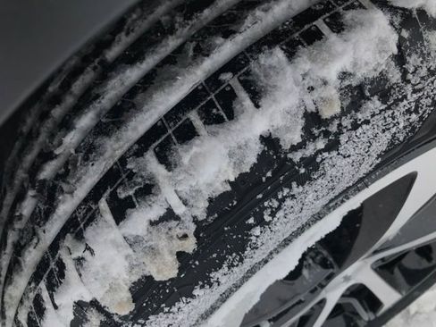 Certified 2024 Chevrolet Trax RS w/ Sunroof Package image 23