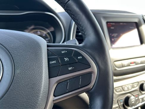 Used 2021 Jeep Cherokee Latitude Plus image 32