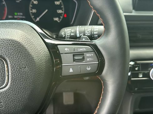 Used 2025 Honda Pilot TrailSport image 18