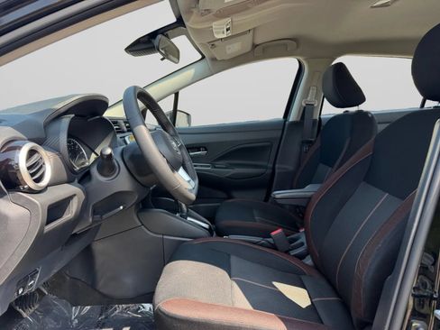 Used 2022 Nissan Versa SR FWD image 16
