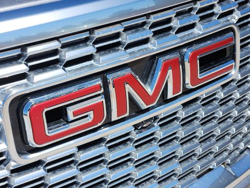 Used 2021 GMC Yukon XL Denali w/ Denali Premium Package AWD/4WD image 12