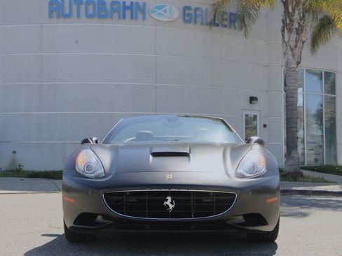 Used 2014 Ferrari California image 16