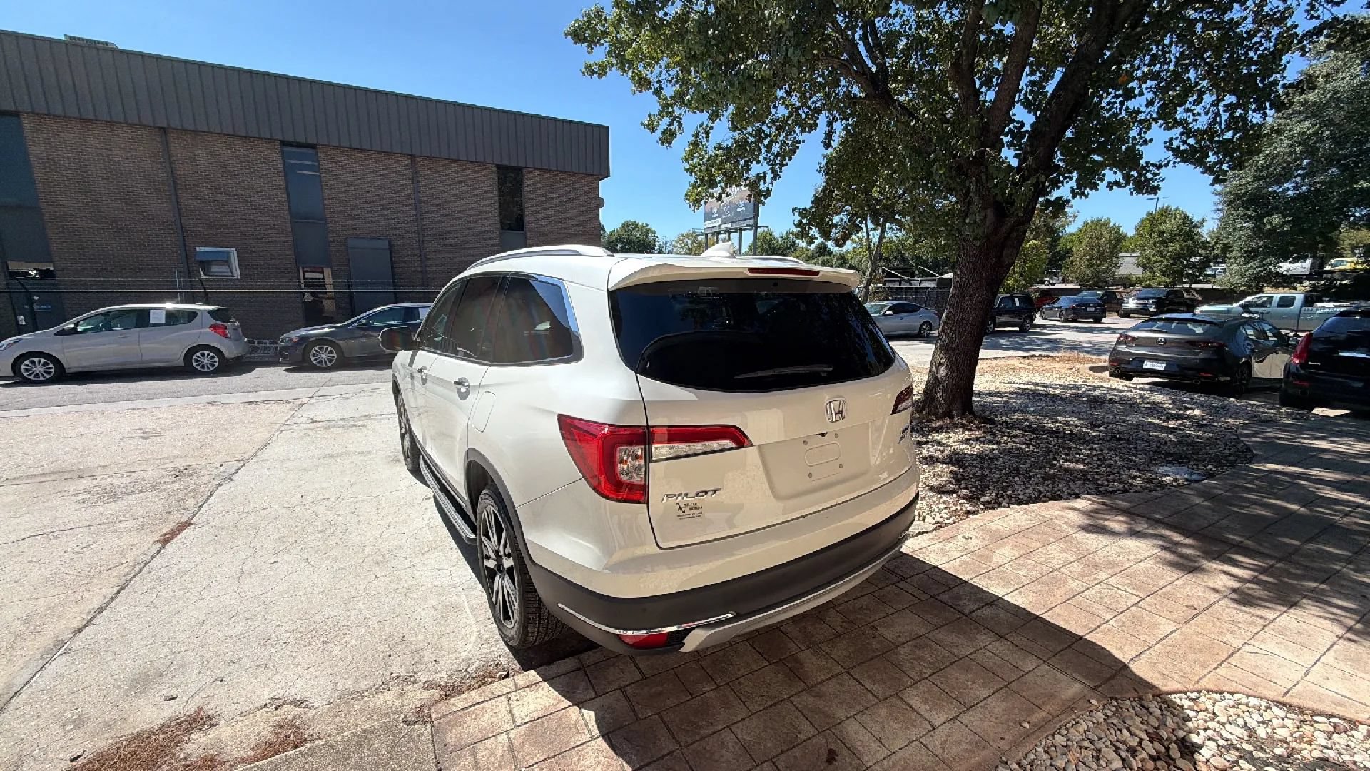 Used 2019 Honda Pilot Touring image 3