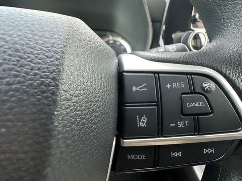 Used 2023 Toyota Highlander L FWD image 28