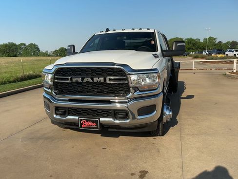 New 2024 RAM 3500 Tradesman w/ Chrome Appearance Group image 3