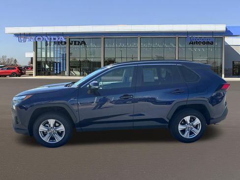 Used 2025 Toyota RAV4 XLE AWD/4WD image 2