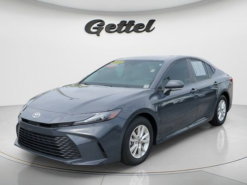 Used 2025 Toyota Camry LE image 9