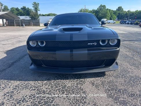 Used 2018 Dodge Challenger SRT Hellcat RWD image 2