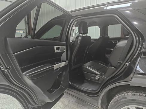 Used 2023 Ford Explorer XLT w/ Equipment Group 202A AWD/4WD image 15