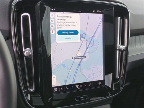 Used 2025 Volvo XC40 B5 Plus image 11