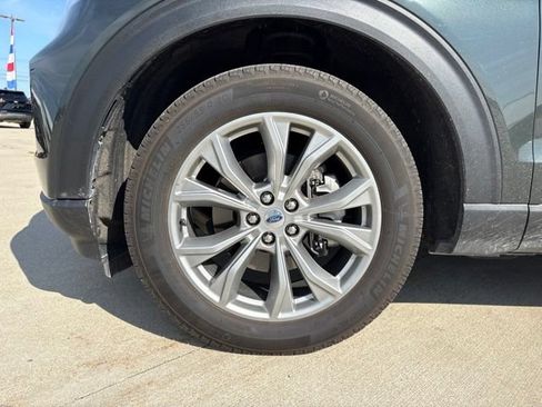 Used 2022 Ford Explorer XLT w/ Equipment Group 202A AWD/4WD image 8