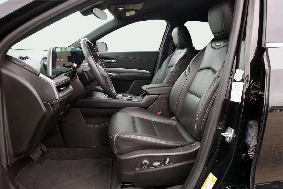 Used 2024 Cadillac XT4 Premium Luxury AWD/4WD image 18