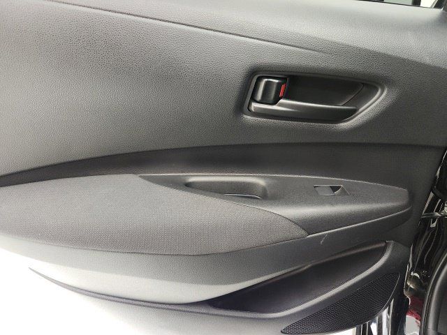Certified 2025 Toyota Corolla LE FWD image 9